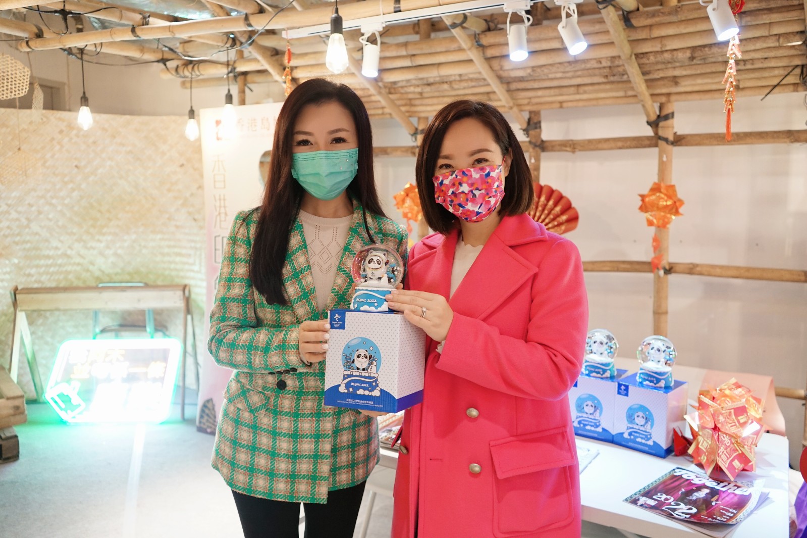 香港島婦女聯會一連三日在社區派發快速測試套裝及抗疫福袋-13
